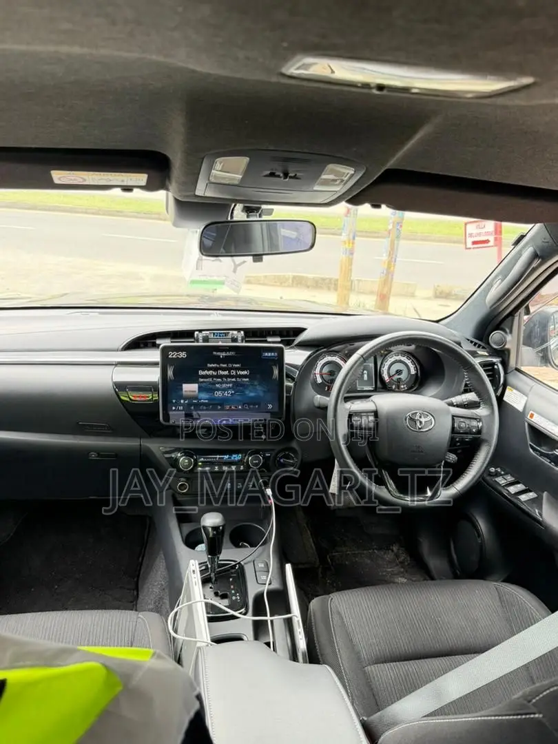 Toyota Hilux 2021 Black