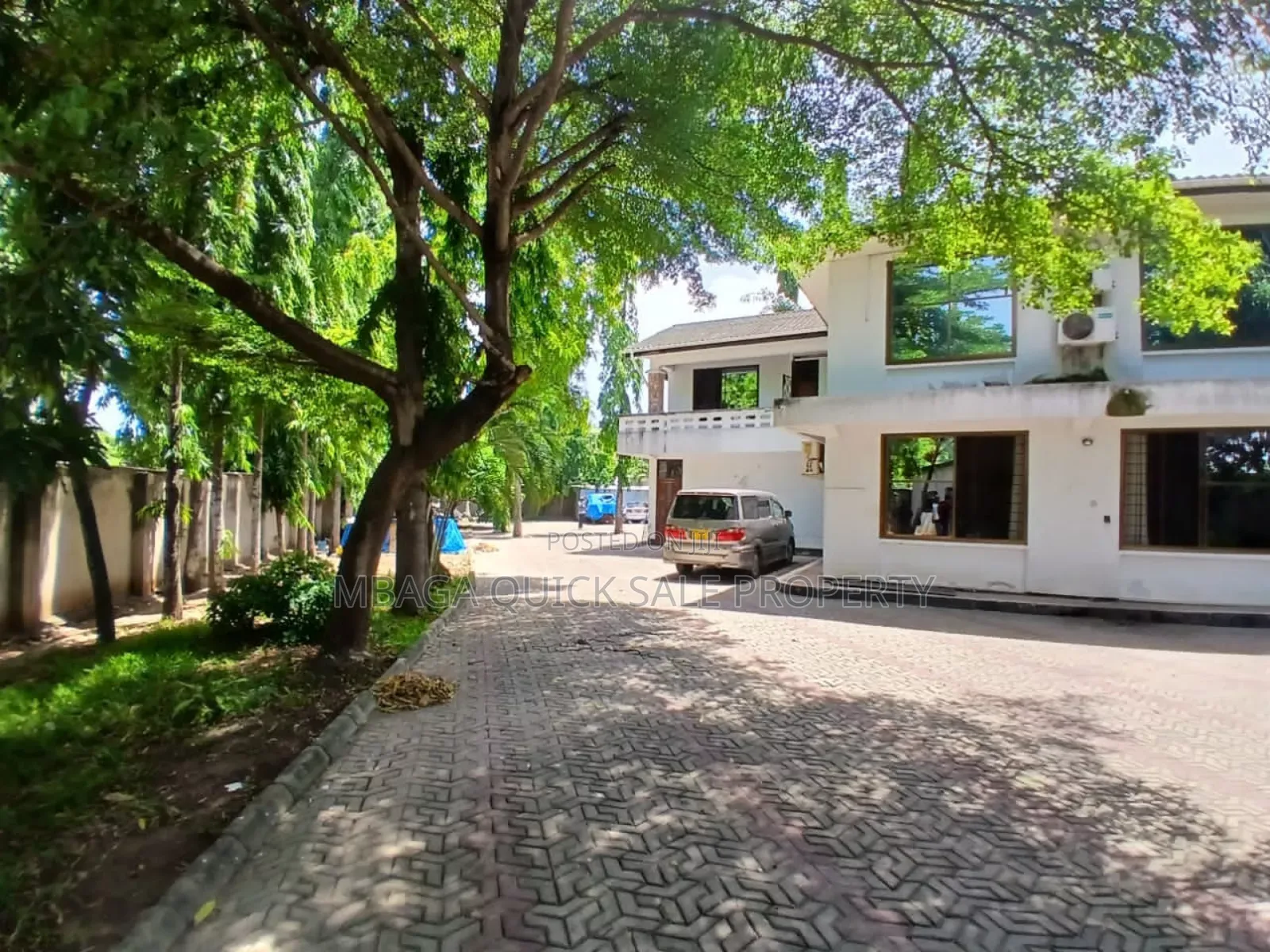 9bdrm House in Mikocheni for sale
