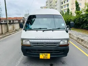 Toyota HiAce 2002 White