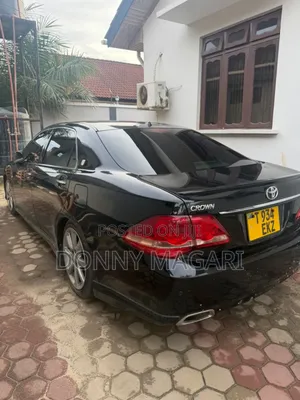 Toyota Crown 2010 Black