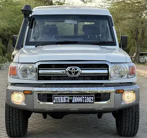 Toyota Land Cruiser 2015 White