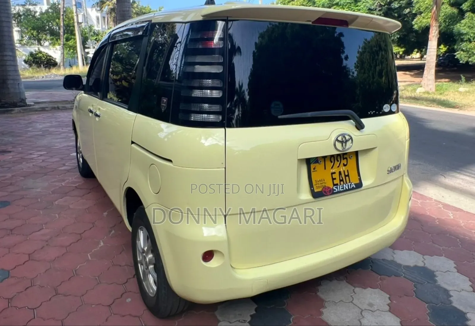 Toyota Sienta 1.5 AWD 2005 Yellow