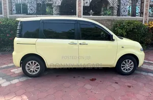 Toyota Sienta 1.5 AWD 2005 Yellow