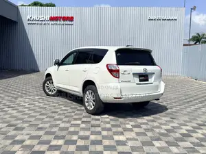 Toyota Vanguard 2008 White