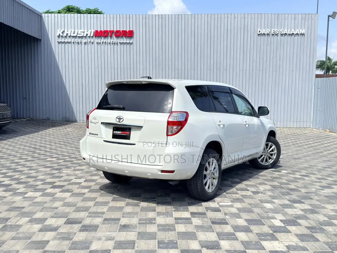 Toyota Vanguard 2008 White