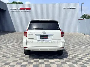 Toyota Vanguard 2008 White