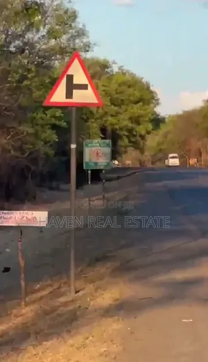 Plot Ya Ekari 10 Inayogusa Lami Inauzwa Mikumi Mjini, Morogoro