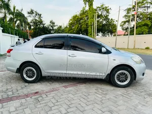 Toyota Belta 2006 Silver