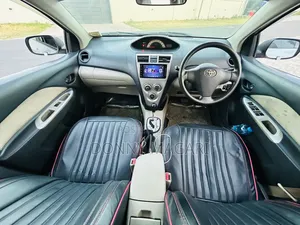 Toyota Belta 2006 Silver