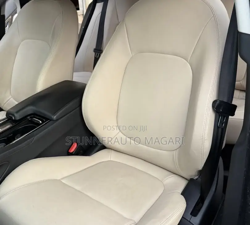 Jaguar F-Pace 2017 Gold