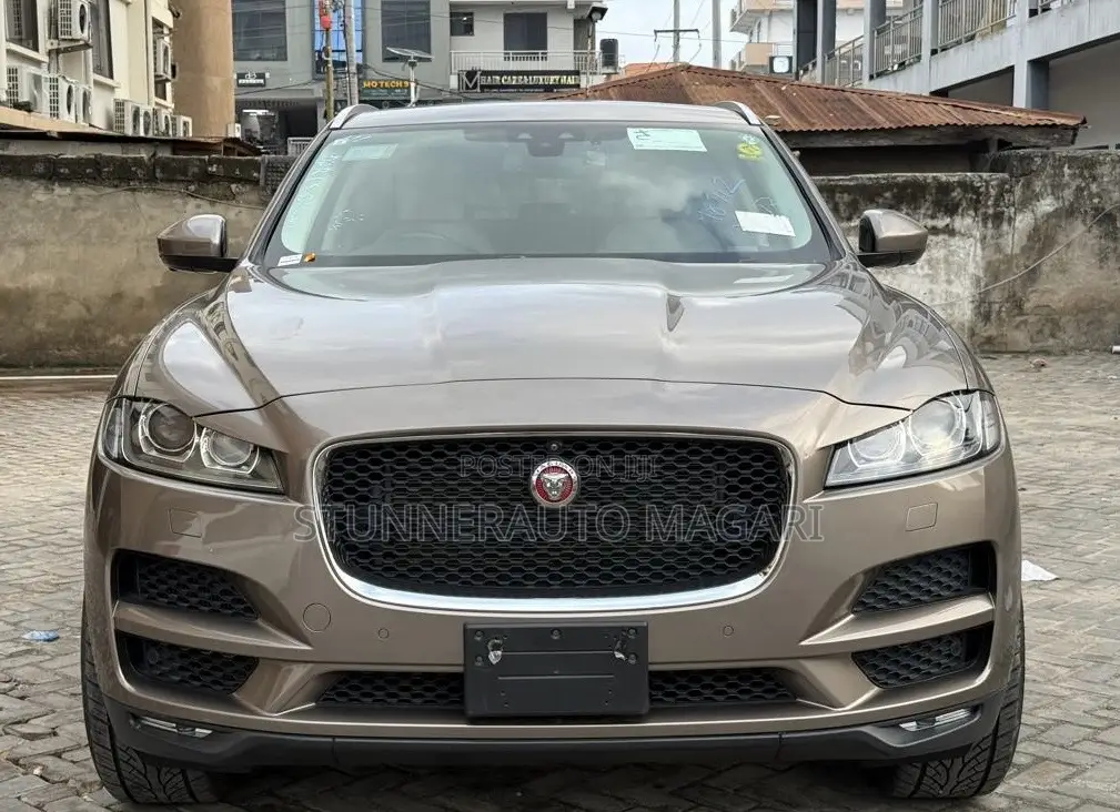 Jaguar F-Pace 2017 Gold