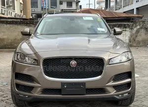 Jaguar F-Pace 2017 Gold