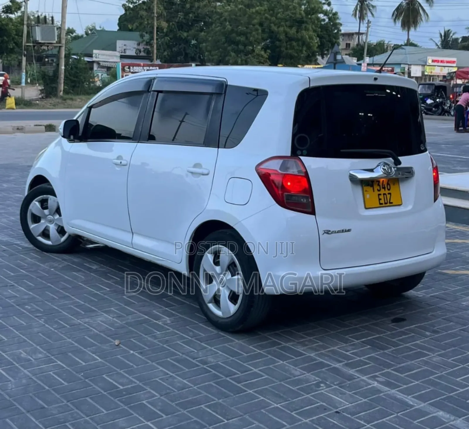 Toyota Ractis 1.3 FWD 2008 White