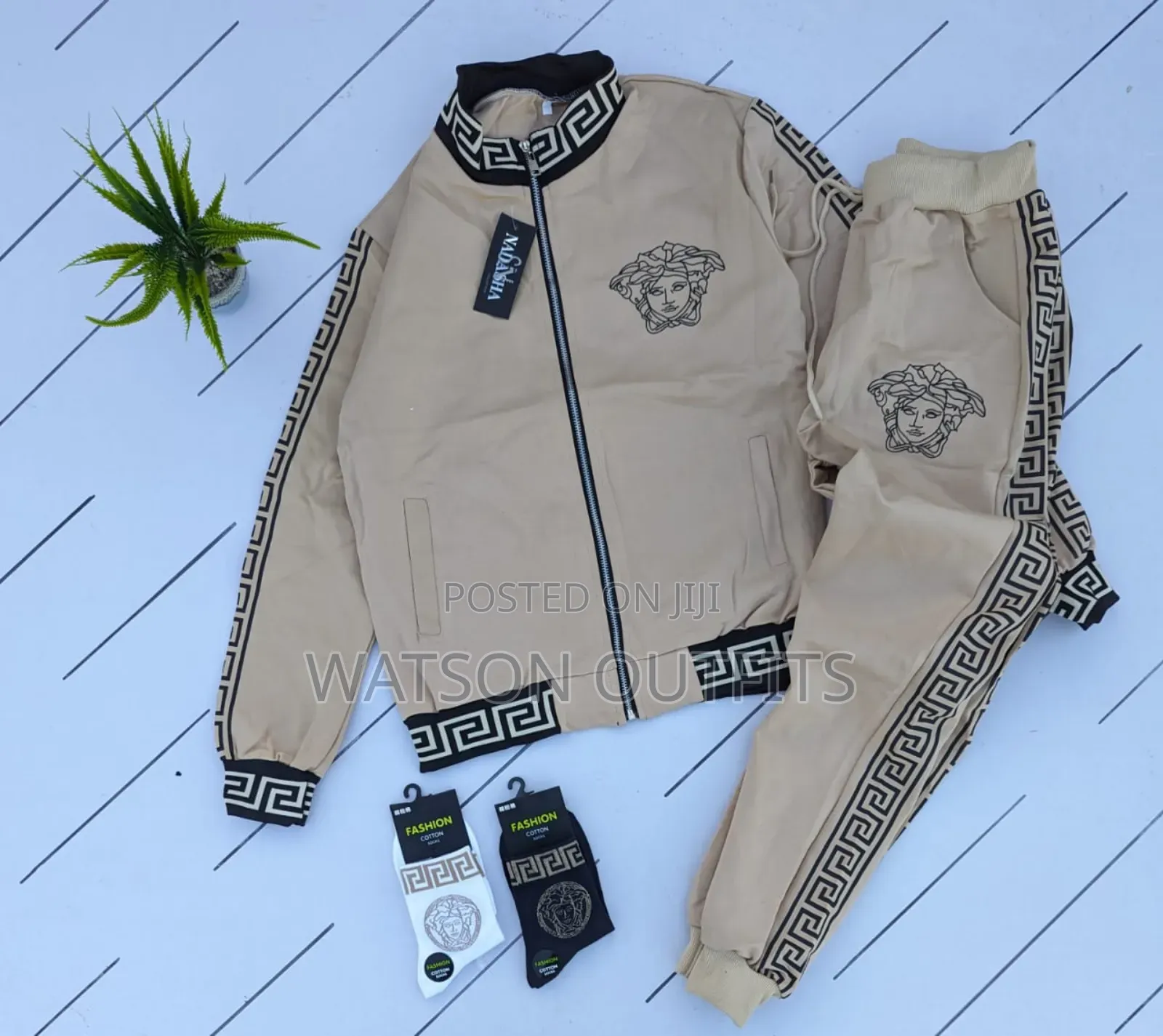 Clothing Sets Mpya Na Original Za Rangi Nne Na Design Classical