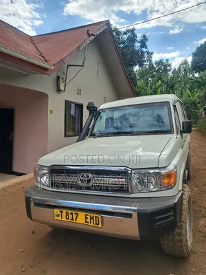Toyota Land Cruiser 2016 White