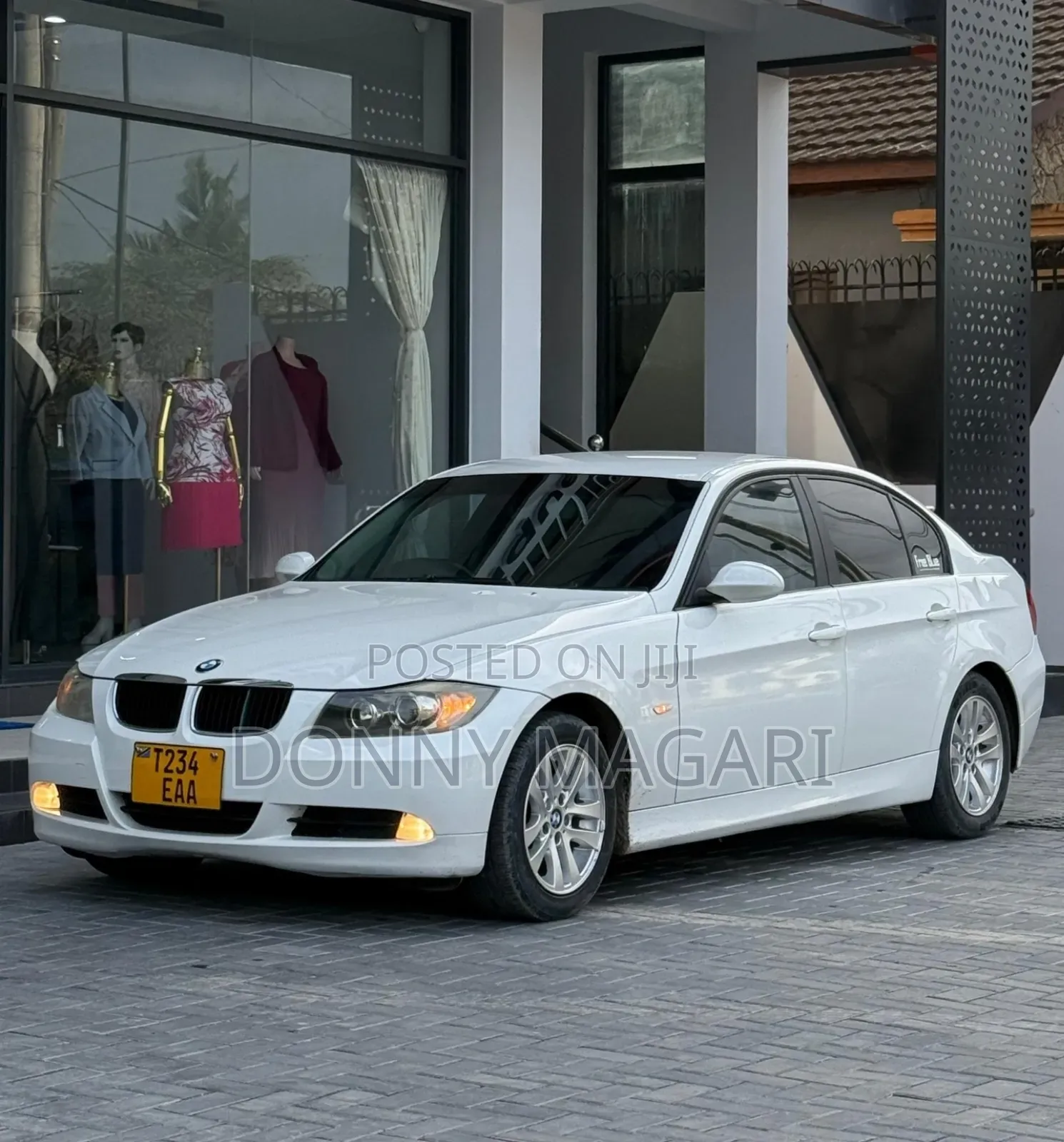 BMW 3 Series 320i RWD 2009 White