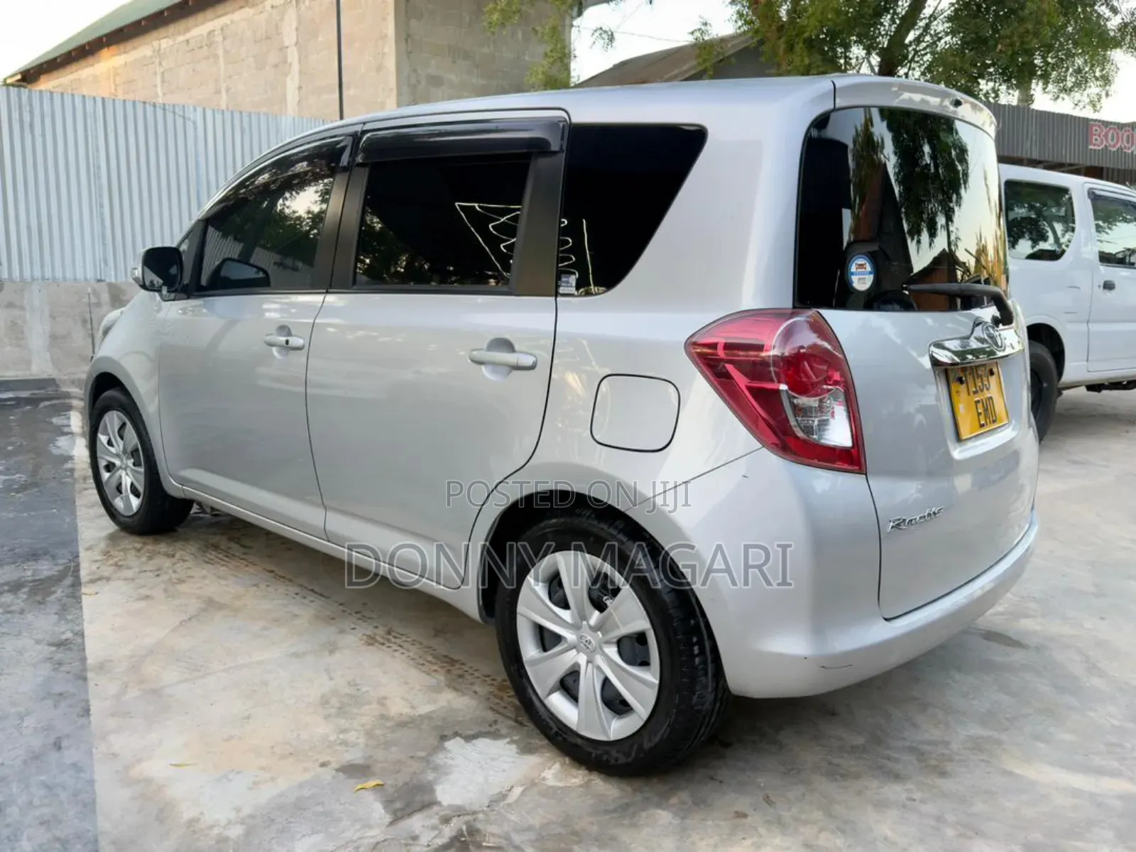 Toyota Ractis 1.3 FWD 2008 Silver