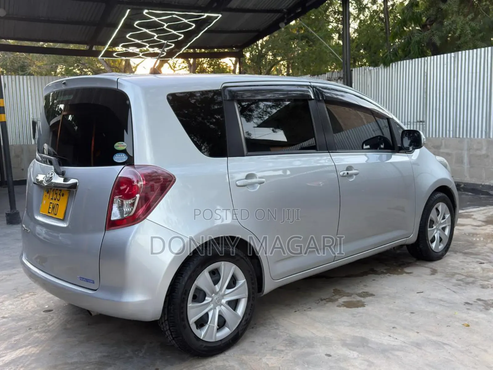 Toyota Ractis 1.3 FWD 2008 Silver