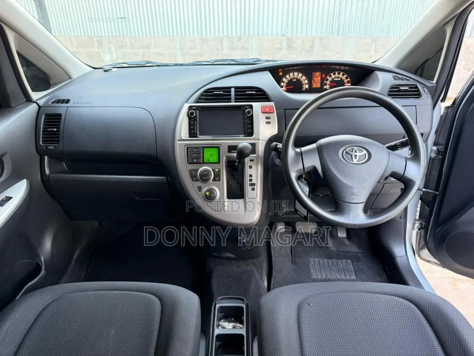 Toyota Ractis 1.3 FWD 2008 Silver