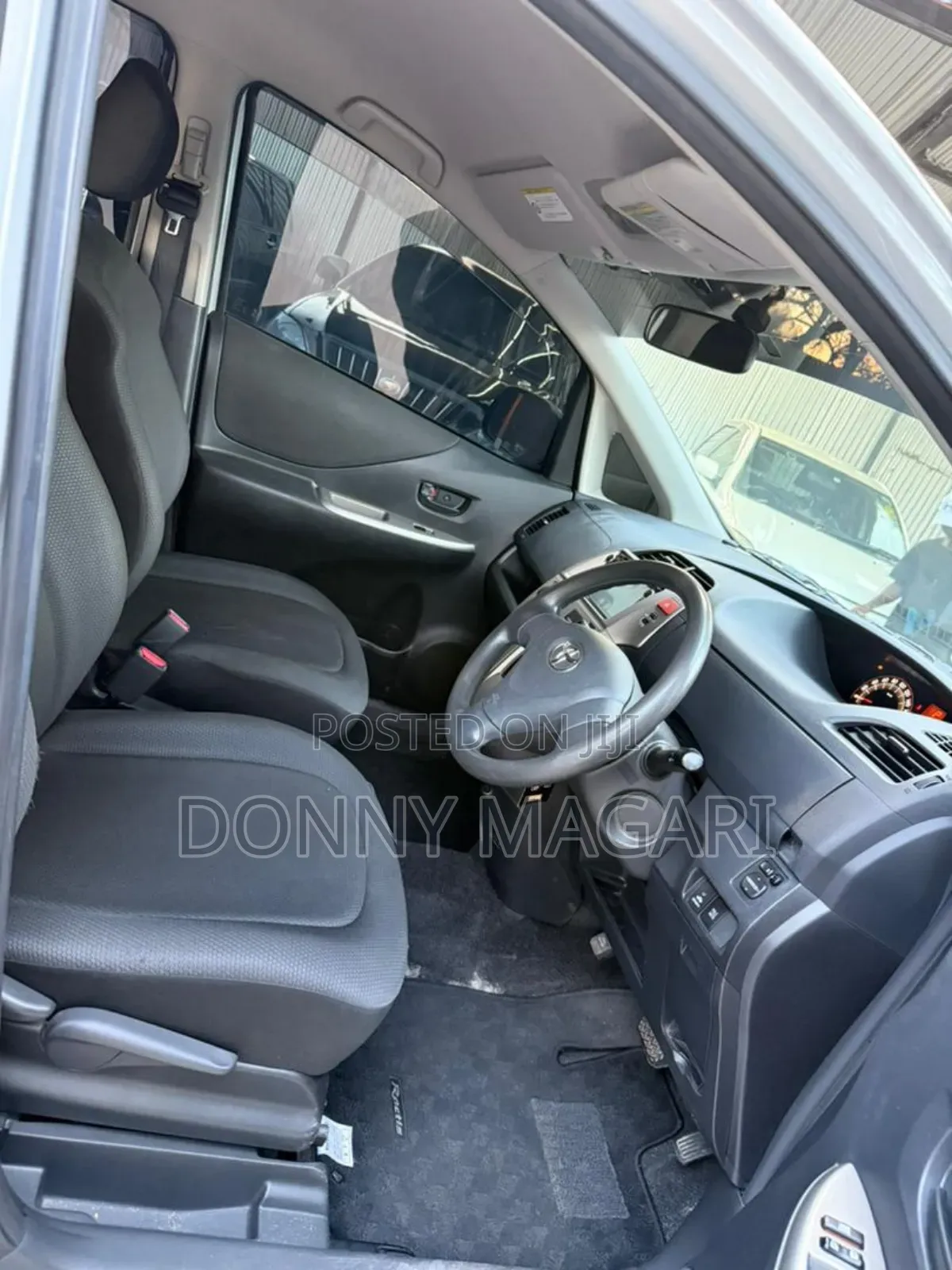 Toyota Ractis 1.3 FWD 2008 Silver