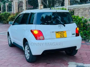 Toyota IST 2004 White
