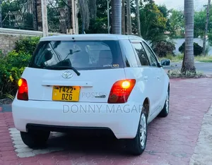 Toyota IST 2004 White