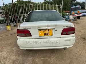 Toyota Carina 1.5 FWD Sedan 2000 White