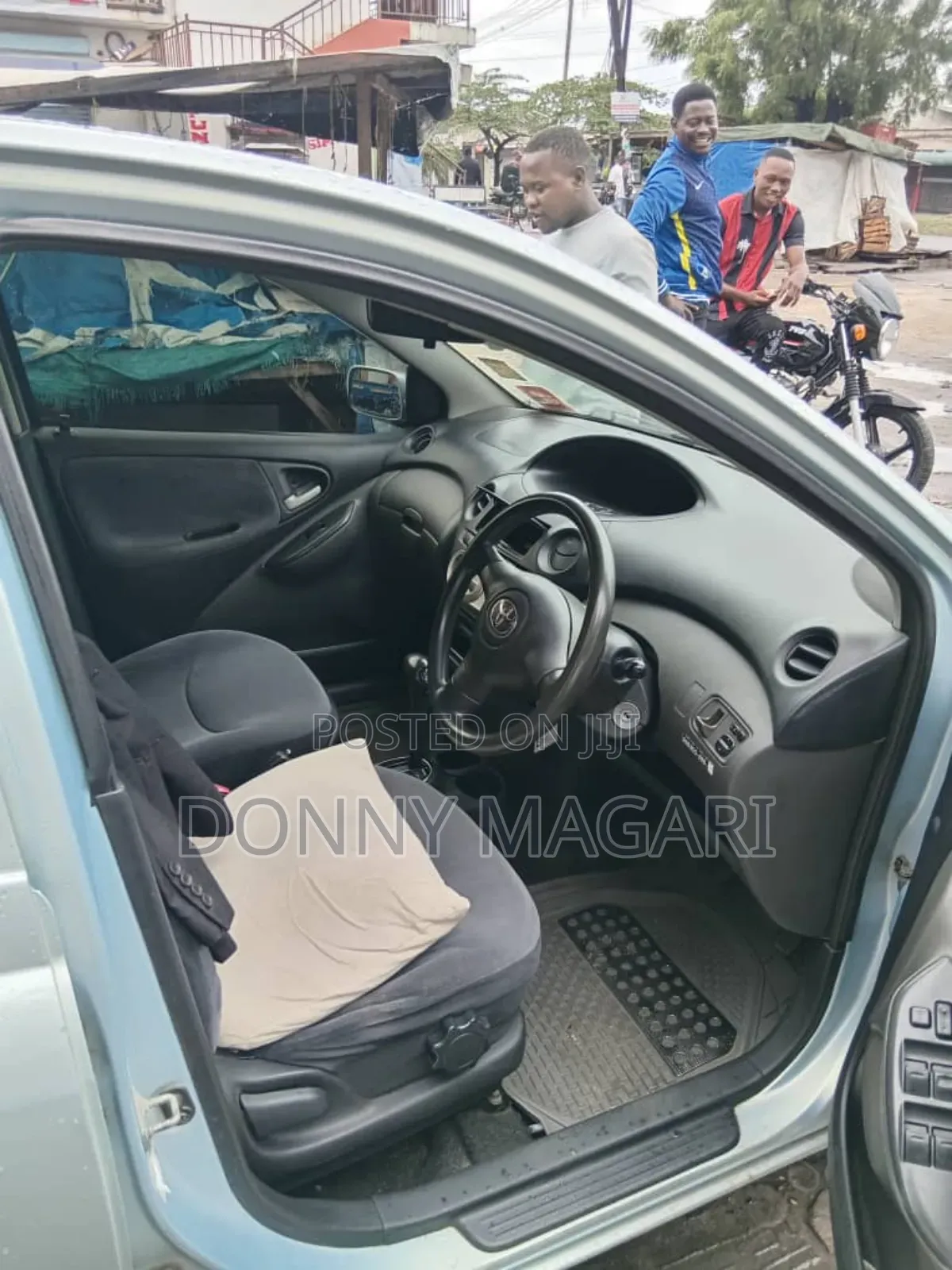 Toyota Vitz 1.3 AWD 5dr 2004 Silver