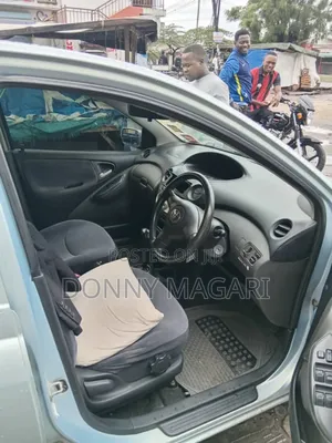 Toyota Vitz 1.3 AWD 5dr 2004 Silver