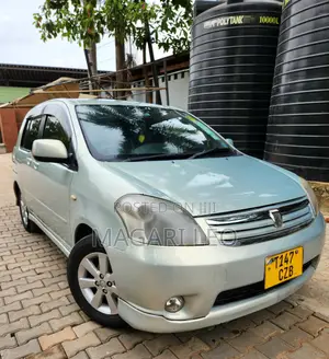 Toyota Raum 2005 Silver