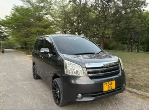 Toyota Noah 2009 Gray