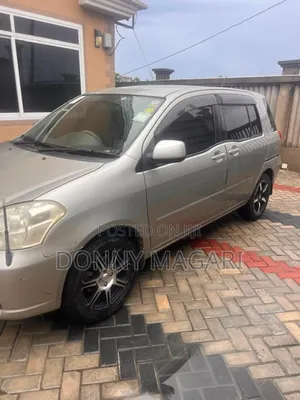 Toyota Raum 1.5 AWD 2009 Silver