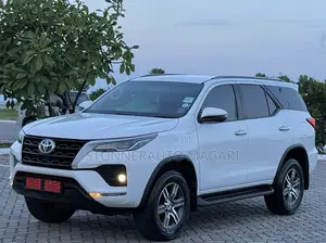 Toyota Fortuner 2022 White