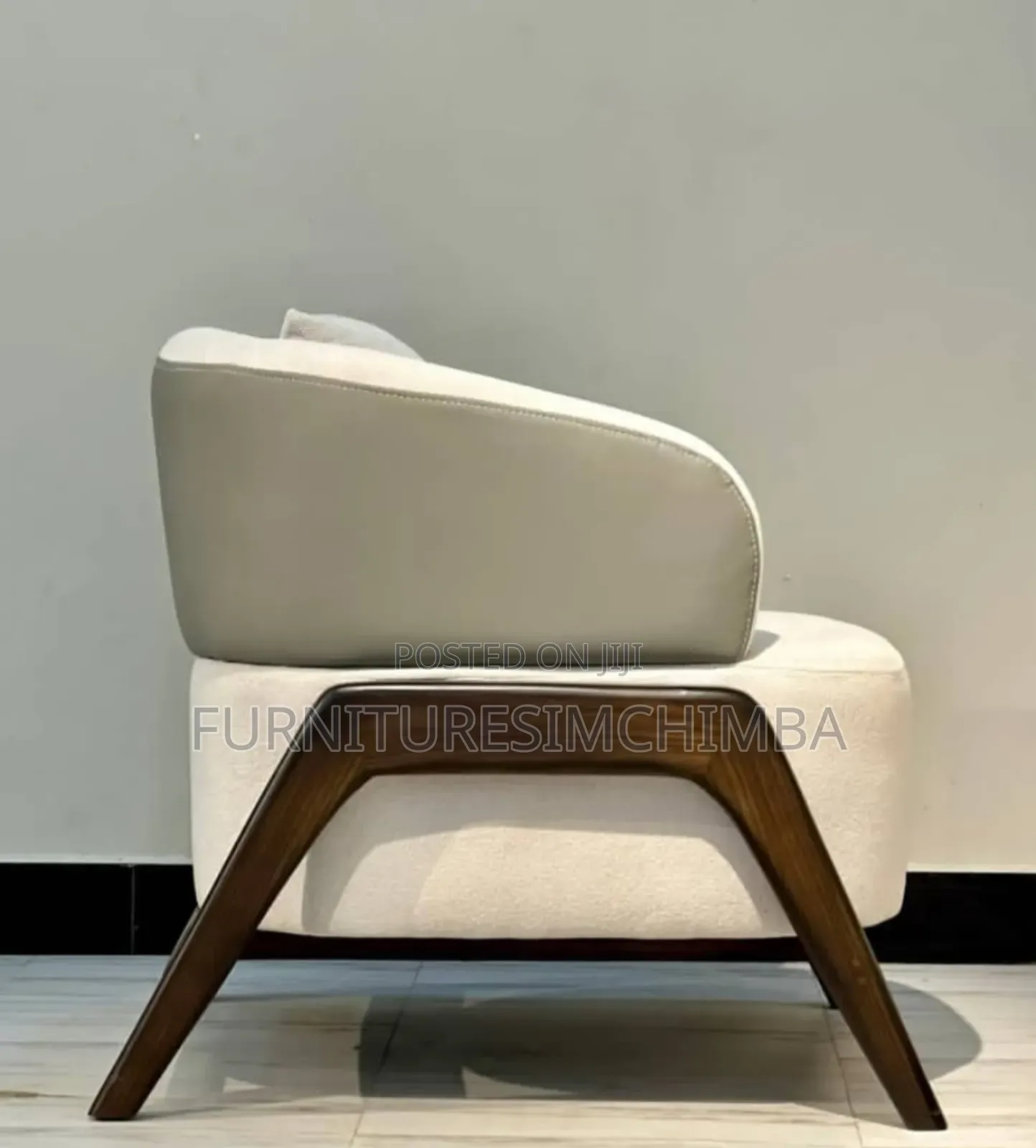 Classic and Luxury Arm Chair
