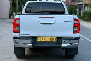 Toyota Hilux Revo Double Cab Deisel 2.8 AWD 2021 White