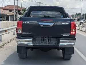 Toyota Hilux SR 4x4 2019 Black