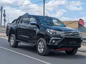 Toyota Hilux SR 4x4 2019 Black