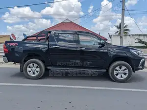Toyota Hilux SR 4x4 2019 Black