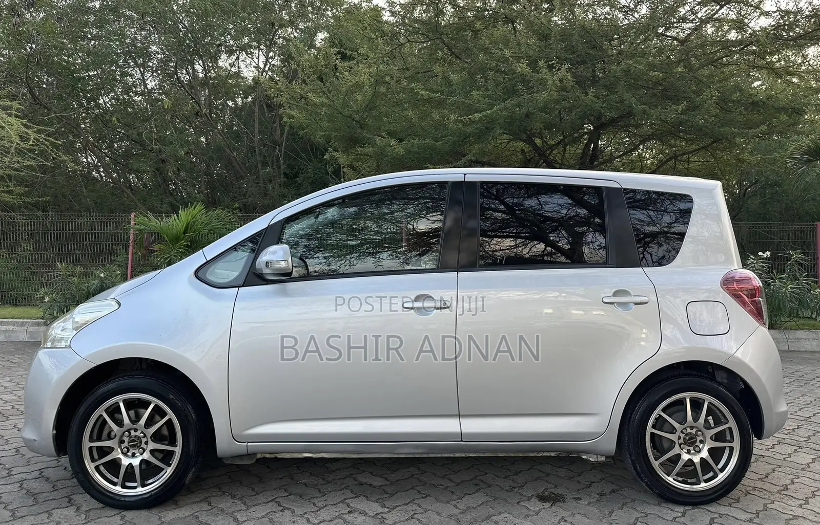 Toyota Ractis 1.3 FWD 2008 Silver