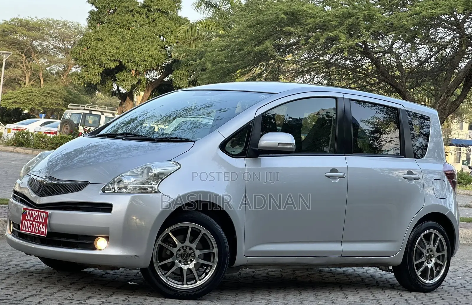 Toyota Ractis 1.3 FWD 2008 Silver