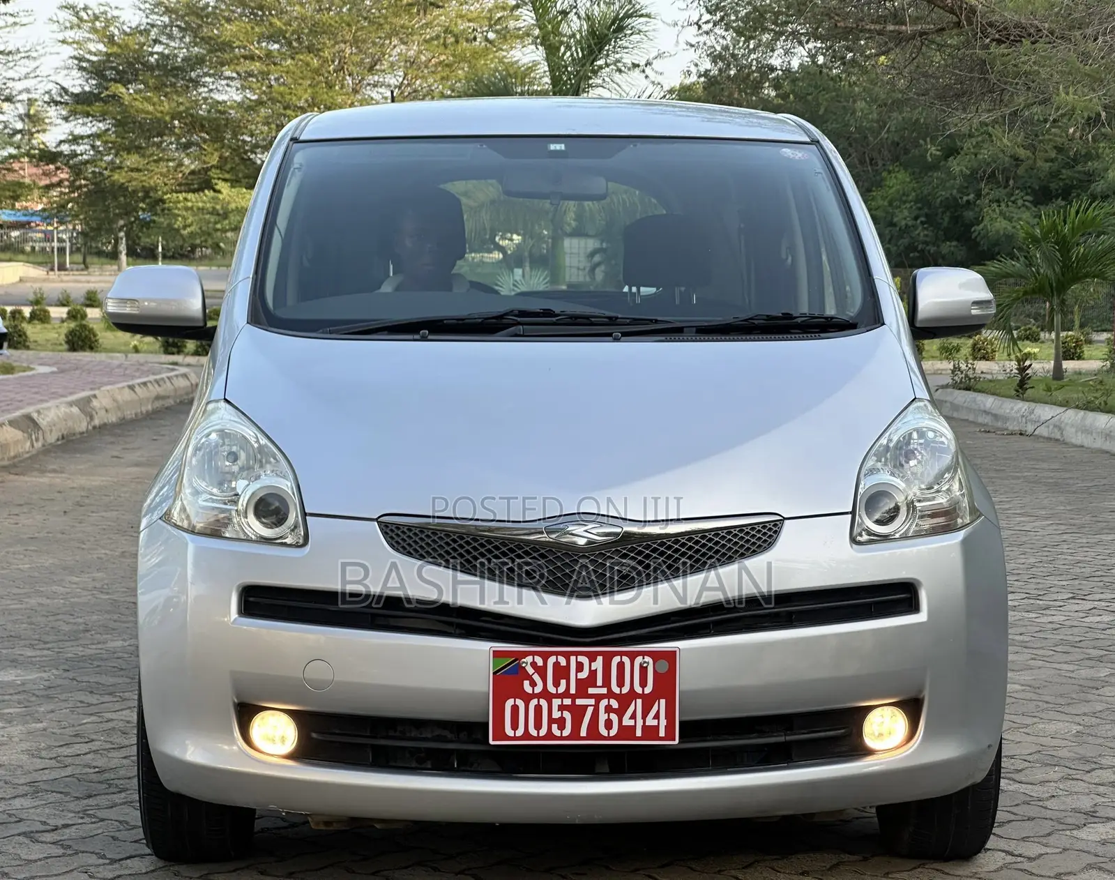 Toyota Ractis 1.3 FWD 2008 Silver