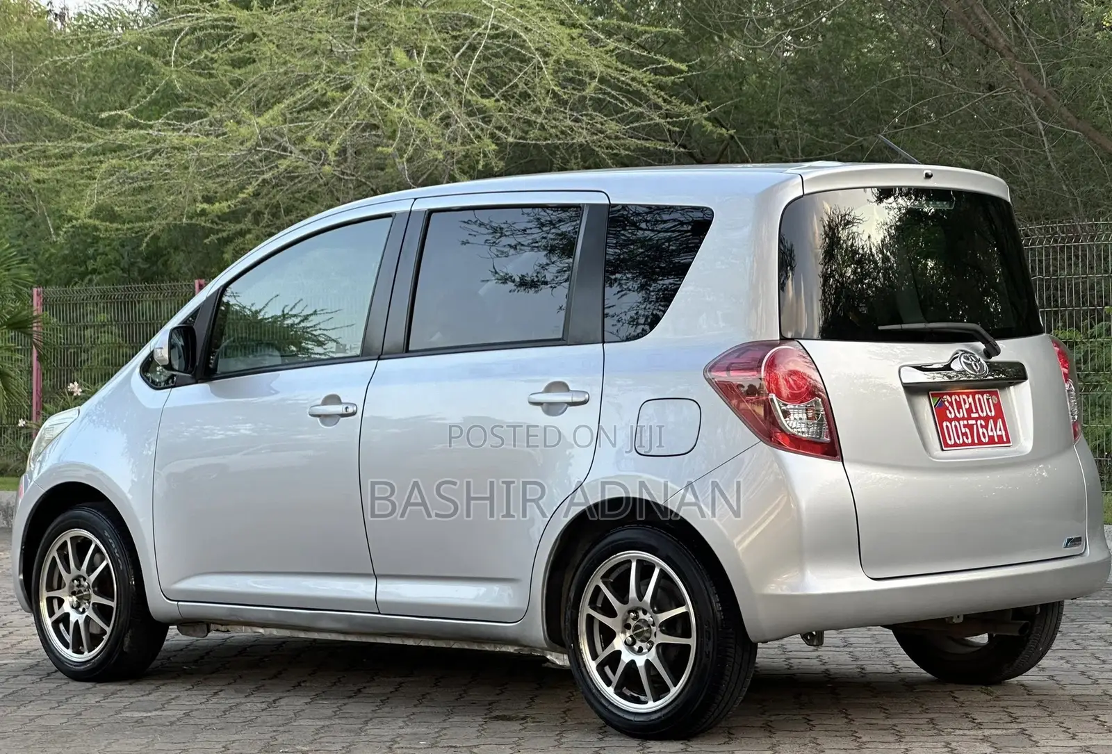 Toyota Ractis 1.3 FWD 2008 Silver