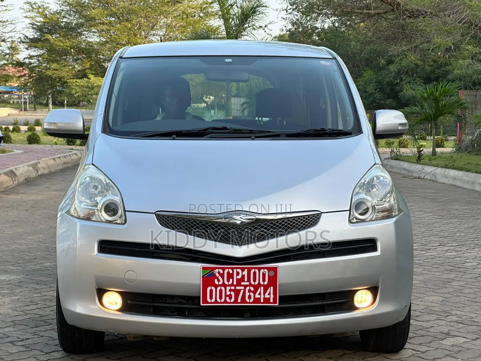 Toyota Ractis 2008 Silver