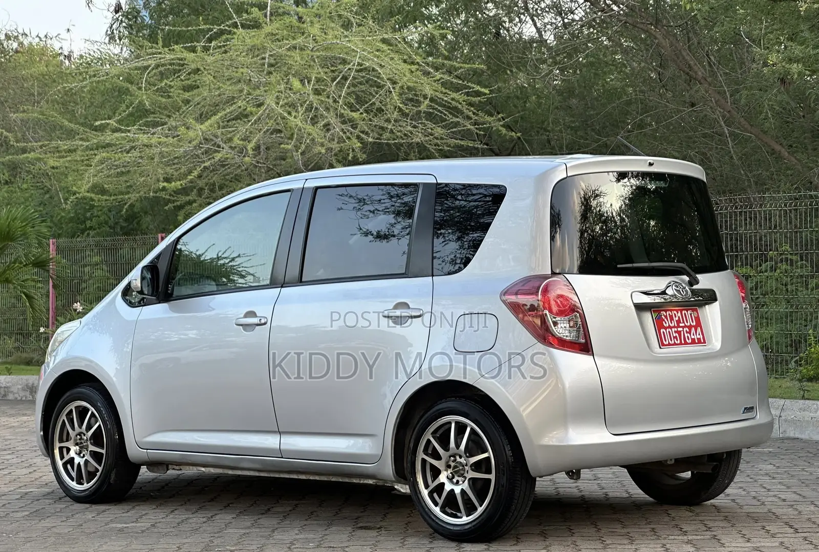 Toyota Ractis 2008 Silver