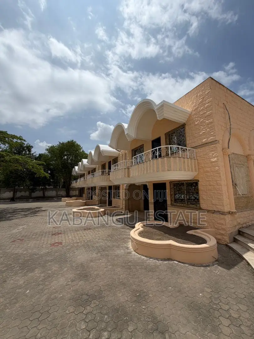 4bdrm Villa in Masaki for rent