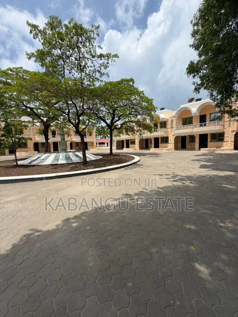 4bdrm Villa in Masaki for rent