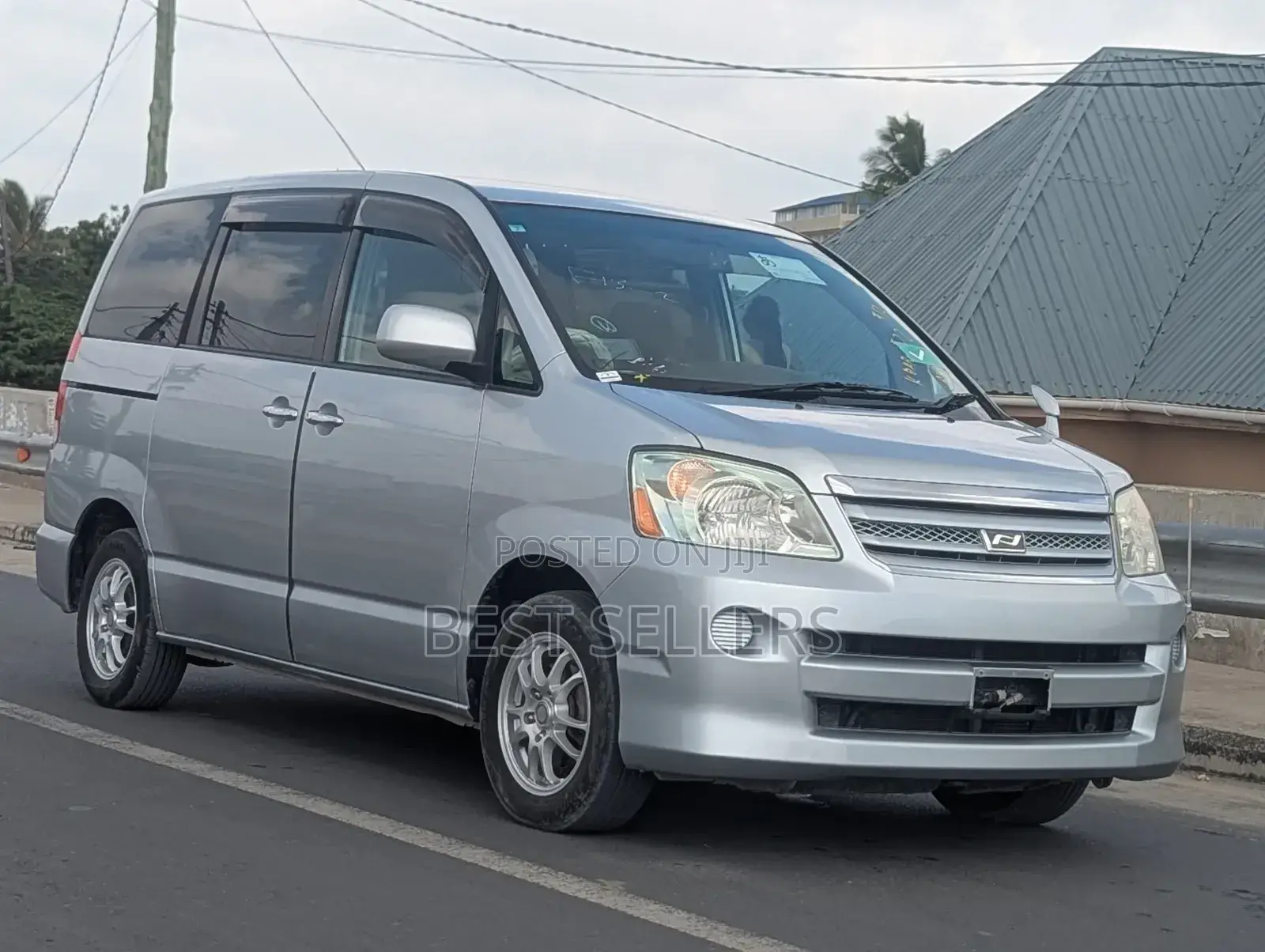 Toyota Noah 2.0 AWD (8 Seater) 2006 Silver
