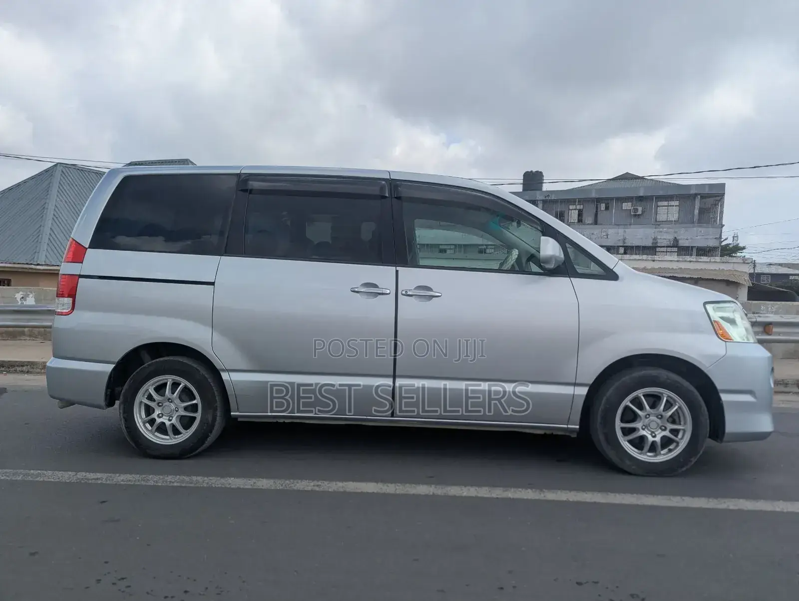 Toyota Noah 2.0 AWD (8 Seater) 2006 Silver