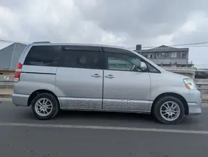 Toyota Noah 2.0 AWD (8 Seater) 2006 Silver