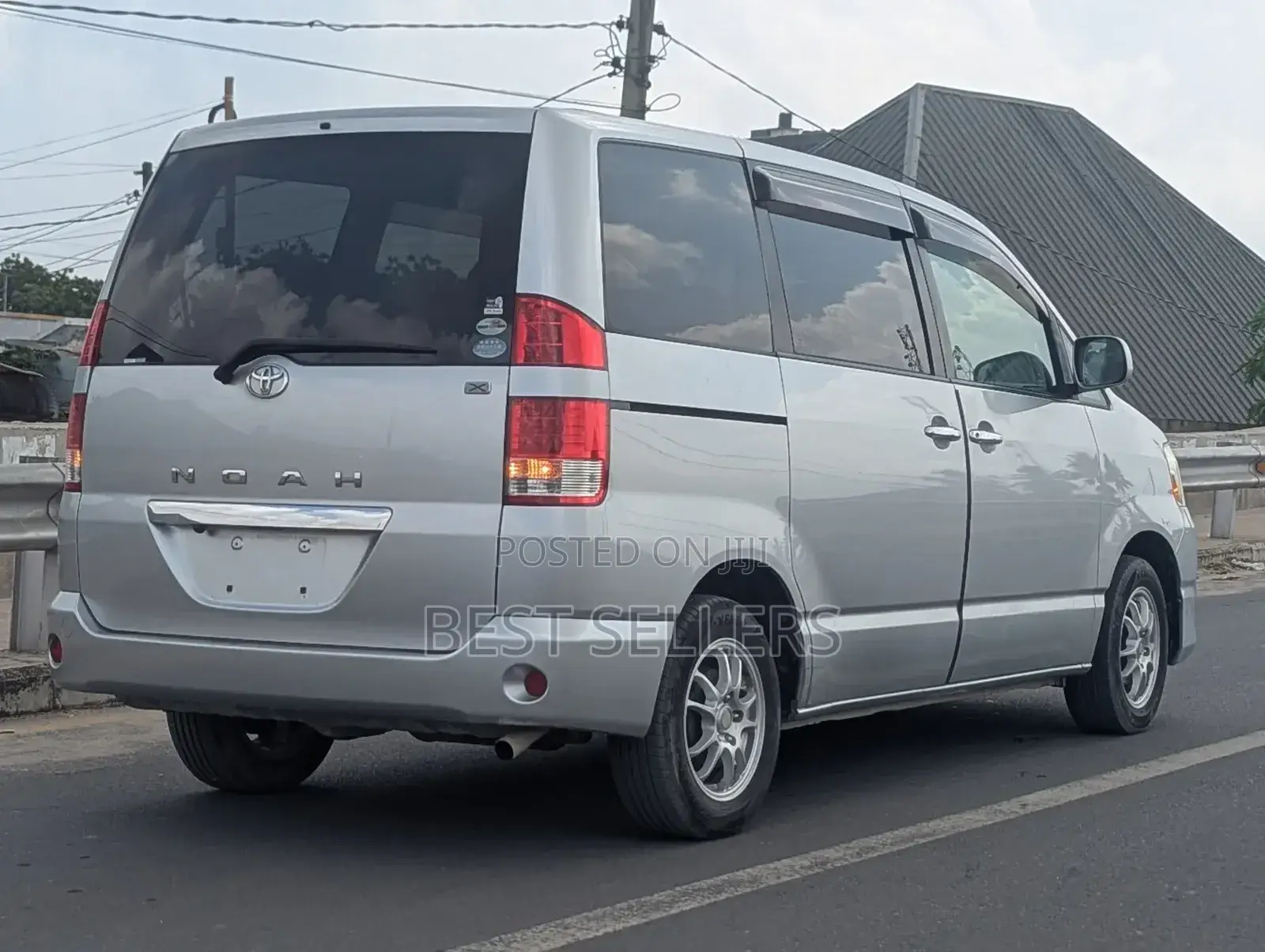 Toyota Noah 2.0 AWD (8 Seater) 2006 Silver